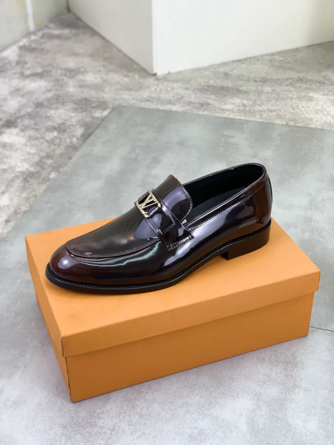 Men's shoes 💰P460💰[New model] Water-dyed cow lining 🆘 LV Louis Vuitton business leather shoes, made of original imported Italian 🇮🇹 calfskin, full cowhide lining, carefully handmade by professional shoemakers, the original version is specially designed for wear-resistant outsole. Standard code: 39-45 5️⃣color🉑️select